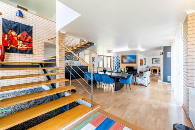 Exclusive Five-Bedroom Luxury Villa in Leiria