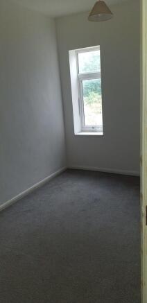 2 bed Terraced to rent Image 4
