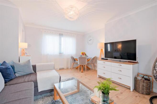 Living Room / Dining