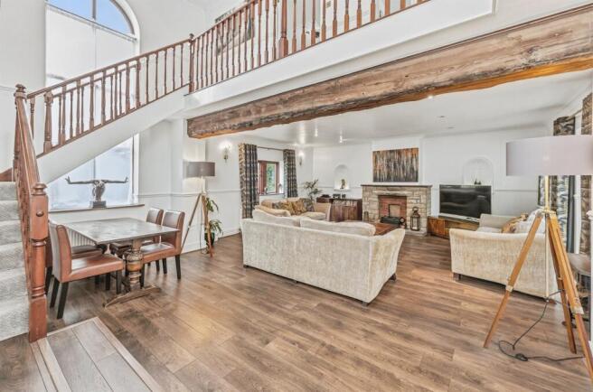 5 bed Detached for sale Image 6