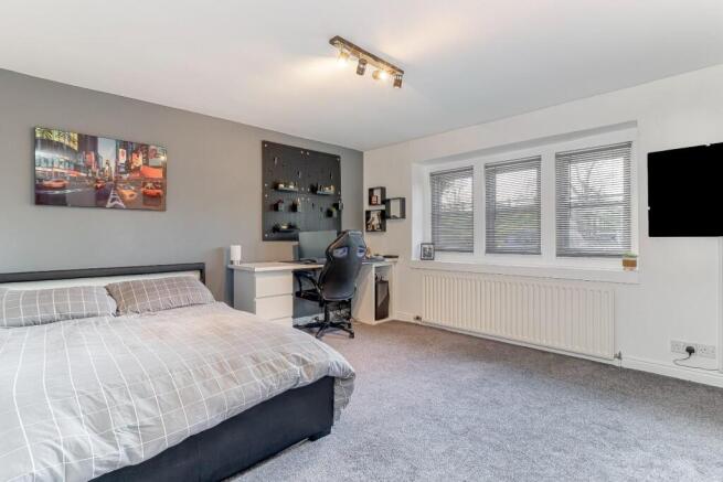 4 bed Detached for sale Image 5