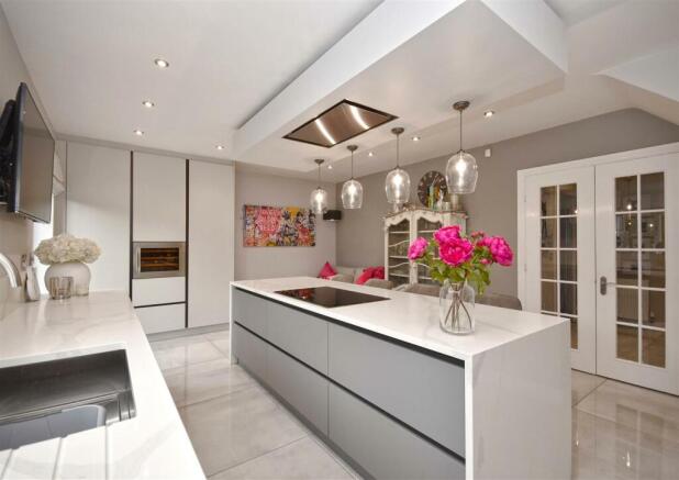 8 The Moat House-kitchen4.jpg