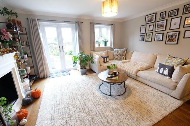 SITTING/DINING ROOM