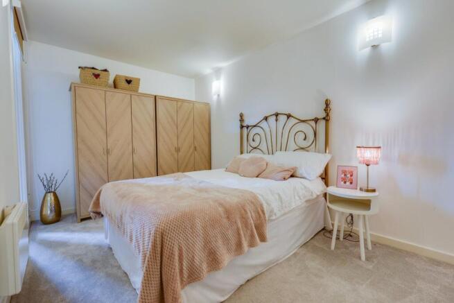 2 bed Flat for sale Image 12