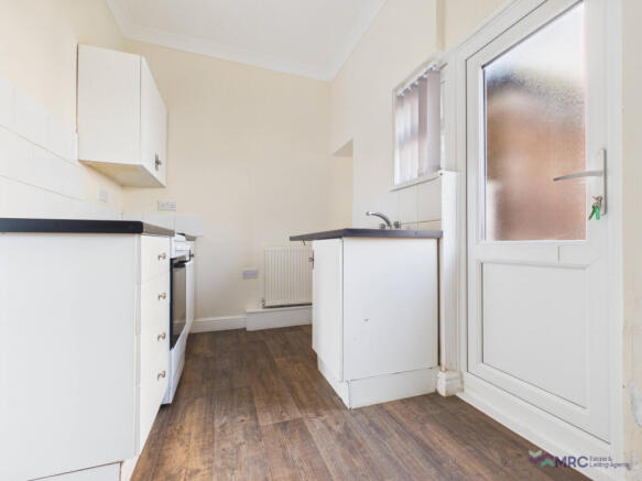 2 bed Terraced to rent Image 6