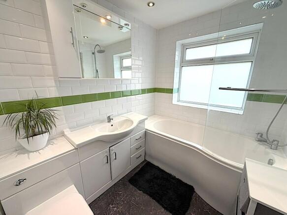 3 bed House to rent Image 12