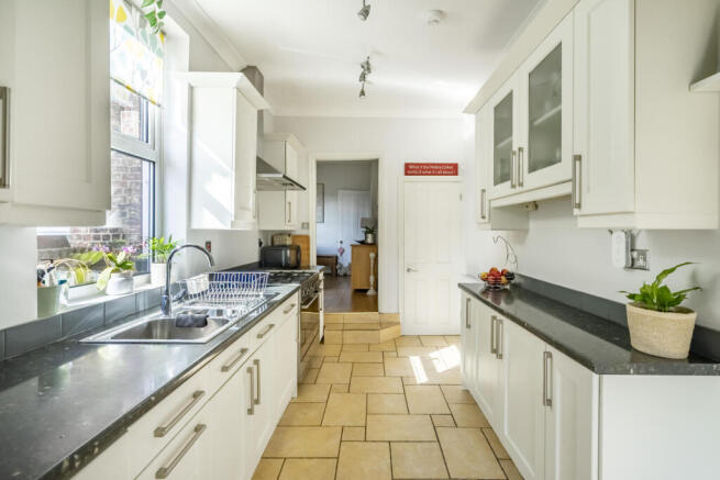 3 bed Terraced for sale Image 8
