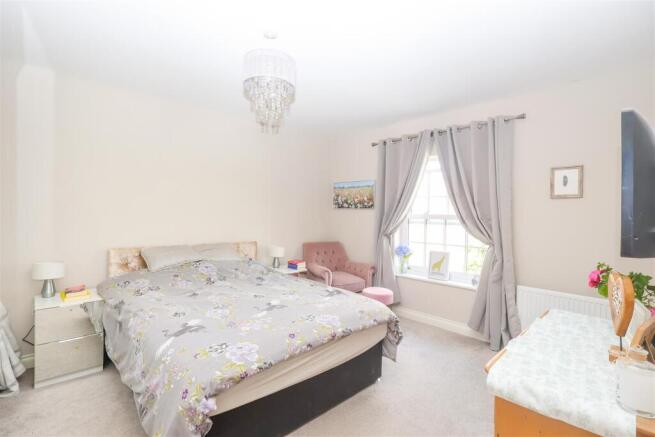 4 bed Semi-Detached for sale Image 6