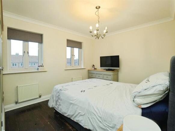 3 bed Semi-Detached for sale Image 9