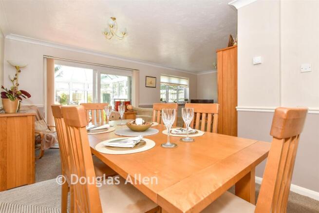Ilfracombe Crescent, Hornchurch, Essex photo 4