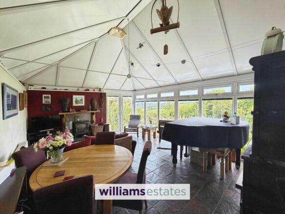 Lounge / Dining Room