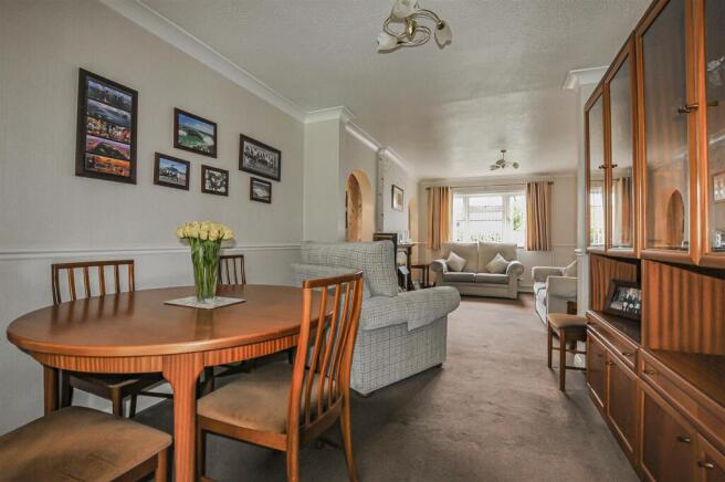 Reynards Way, Bricket Wood, St. Albans photo 4