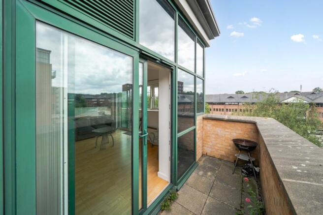 2 bed Flat for sale Image 5