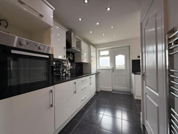 2 bed Terraced to rent Image 4