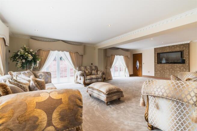 4 bed Detached for sale Image 10