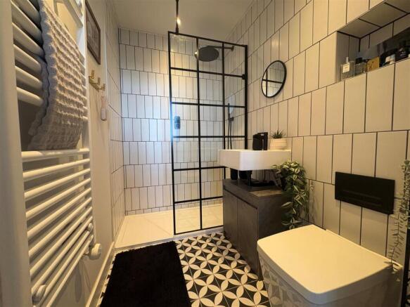 2 bed Apartment to rent Image 8