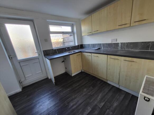 2 bed Terraced to rent Image 4