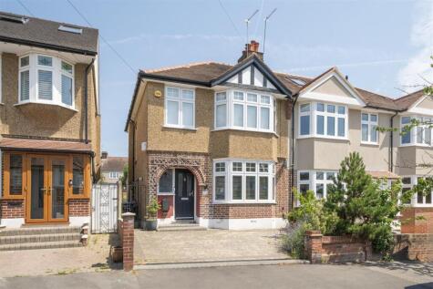 Walnut Way, Buckhurst Hill