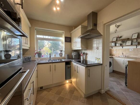 3 bed Semi-Detached for sale Image 6