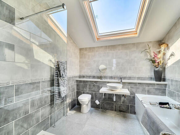 4 bed Detached for sale Image 6