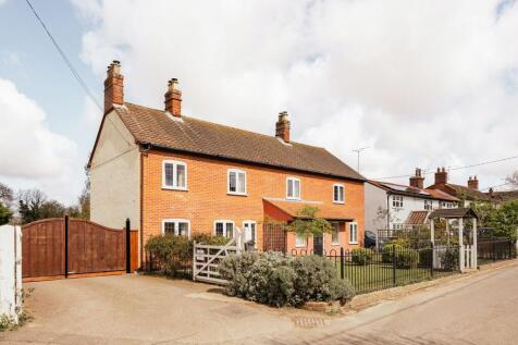 Beautifully Renovated Period Home in Erpingham with Over an Acre (STMS), Pond , Two Bedroom Annexe & Outbuildings