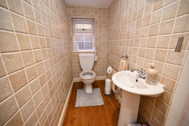 4 bed Detached for sale Image 8