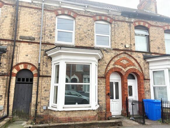 2-bed terraced on Grafton Street, Hull, £120,000