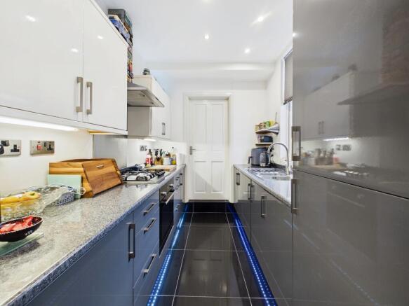 CAM05192G0-PR0243-STILL006