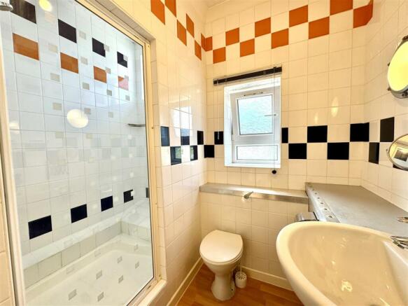 SHOWER ROOM
