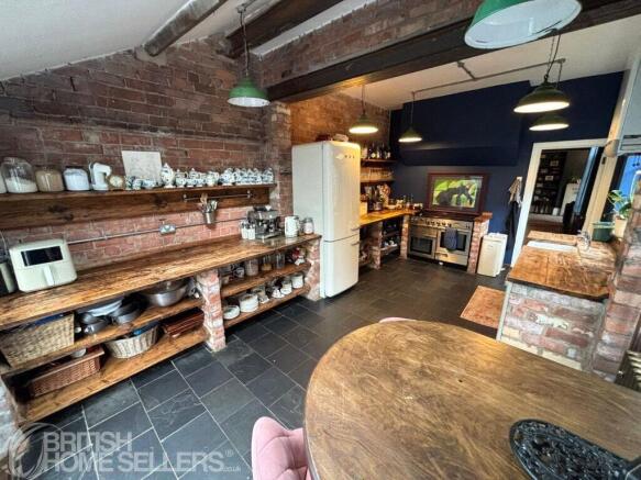 5 bed Terraced for sale Image 5