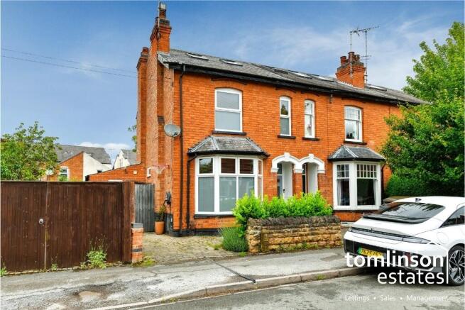 5 Bedroom end terrace house