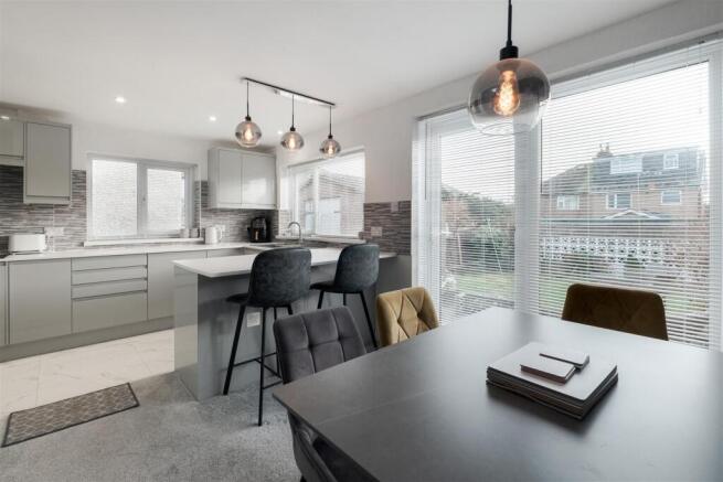 25 Strathnaver Avenue (5 of 18).jpg