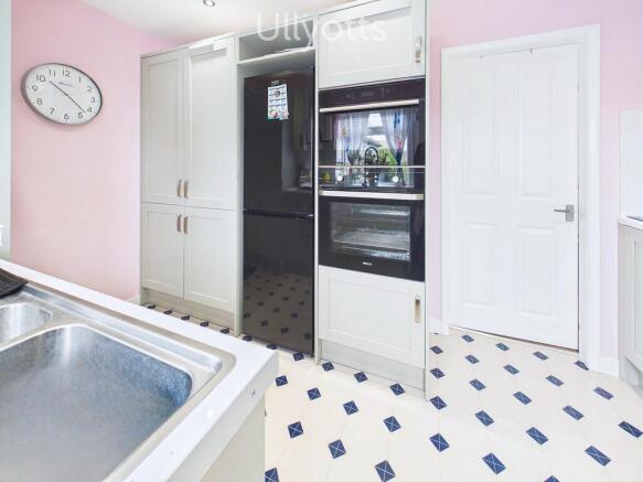2 bed Semi-Detached Bungalow for sale Image 7
