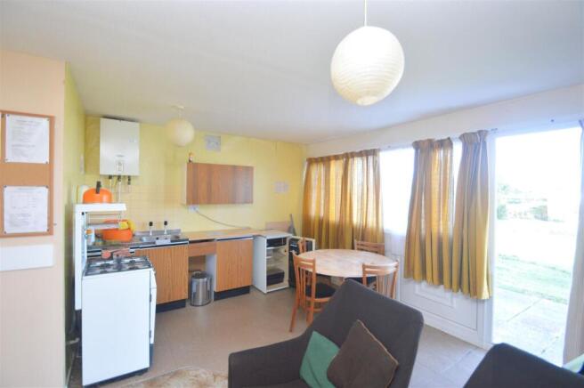 Lounge/ Kitchen