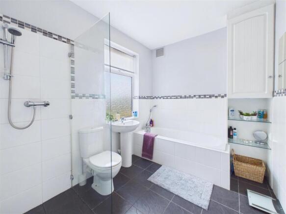 3 bed Terraced for sale Image 11