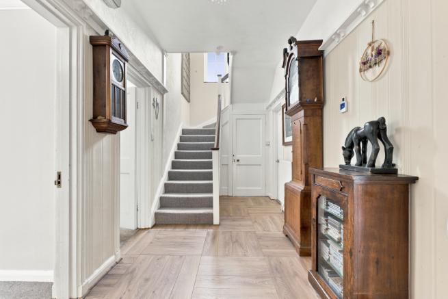 6 bed Semi-Detached for sale Image 7