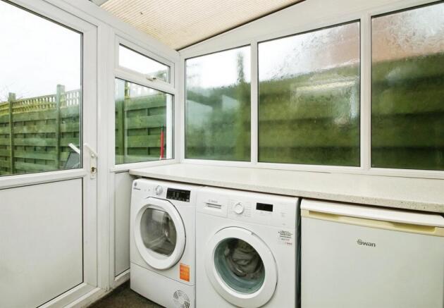 5 bed Semi-Detached for sale Image 8
