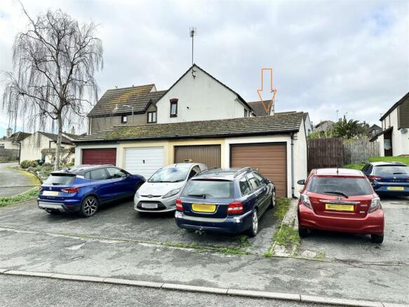 Garage  &  Parking.JPG