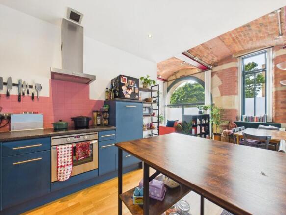 2 bed Apartment for sale Image 8