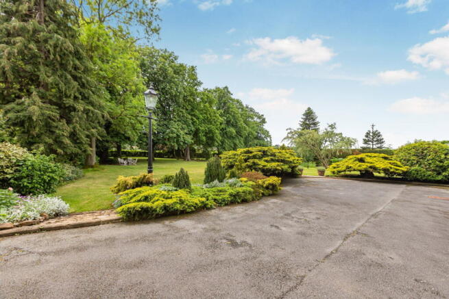 4 bed Detached for sale Image 4
