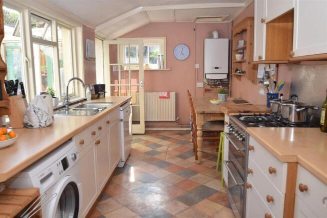 KITCHEN/BREAKFAST ROOM