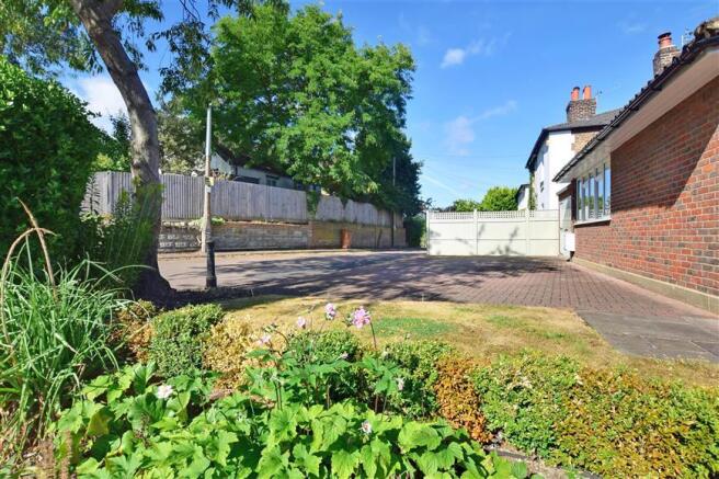 Driveway/Parking