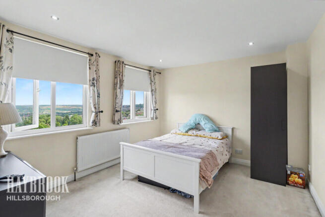 4 bed Semi-Detached for sale Image 11