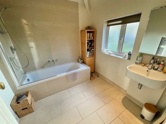 En Suite Bathroom