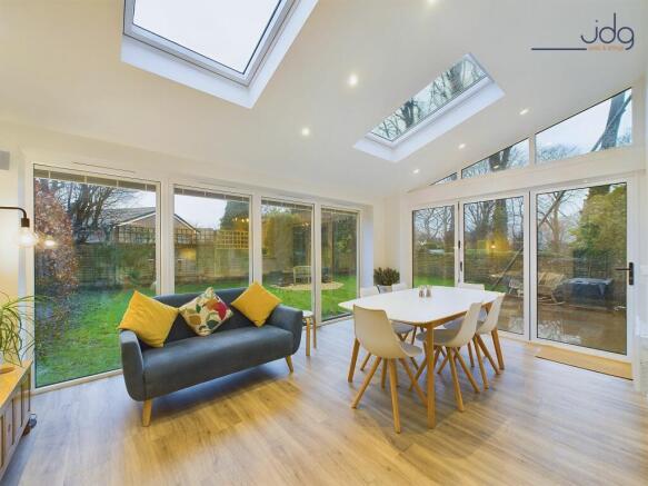 Dining & Sitting Area