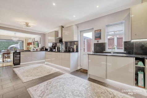 Great Berry Lane, Langdon Hills, Basildon, SS16 6BY