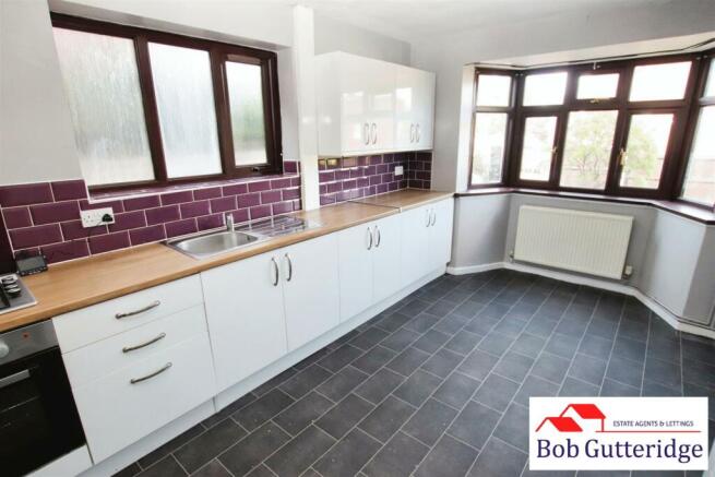 FITTED KITCHEN