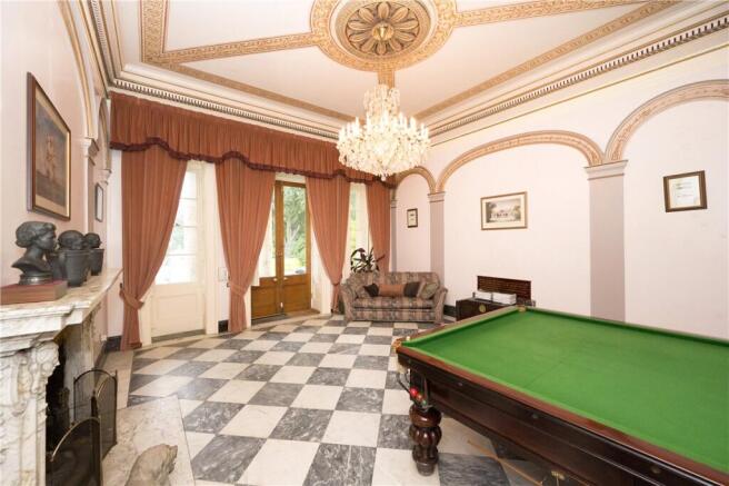 6 bed House for sale Image 11