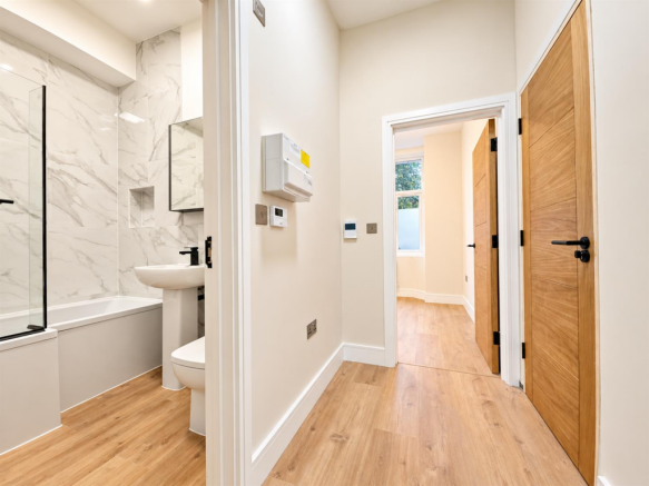 Sidney Avenue, Palmers Green, N13 photo 4