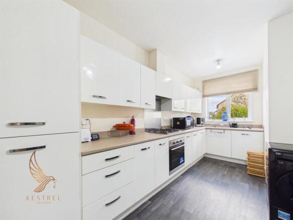 3 bed Semi-Detached for sale Image 6